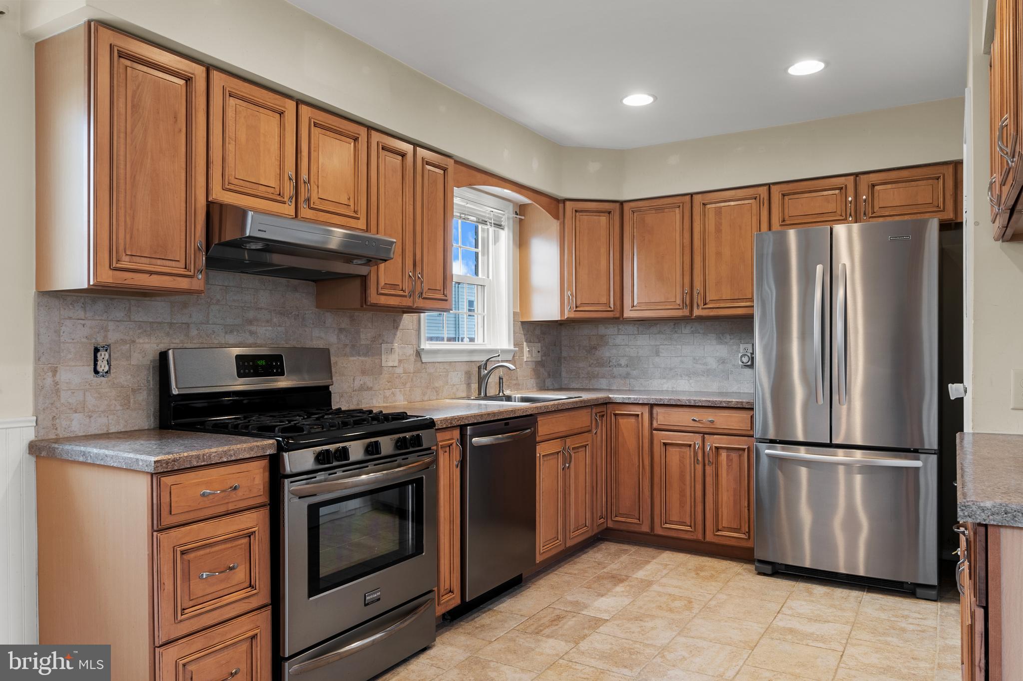 9945 Sandy Road Philadelphia, PA 19115 - Photo 15 of 45 Kitchen w/ Stainless Steel Appliances