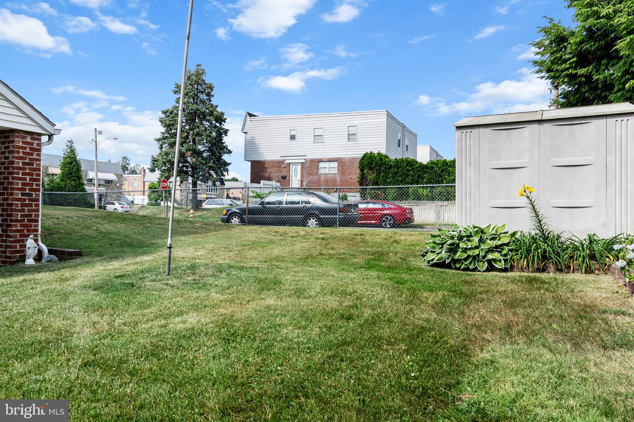 9945 Sandy Road Philadelphia, PA 19115 - Photo 43 of 45 Backyard side view