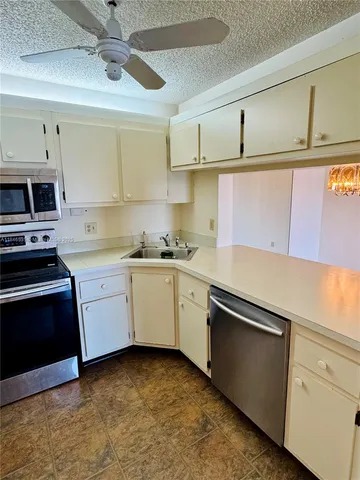 $1,650 | 806 Sky Pine Way, Unit H3, Greenacres, FL 33415