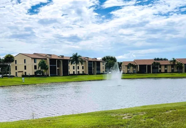 $1,650 | 806 Sky Pine Way, Unit H3, Greenacres, FL 33415