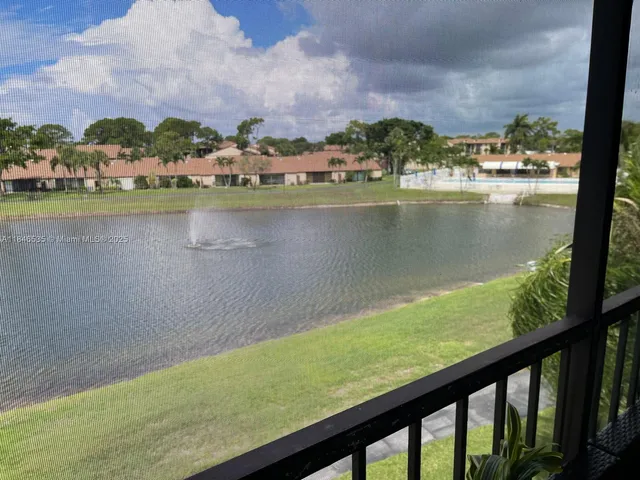$1,650 | 806 Sky Pine Way, Unit H3, Greenacres, FL 33415