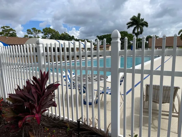 $1,650 | 806 Sky Pine Way, Unit H3, Greenacres, FL 33415