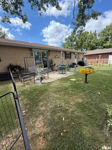 $167,400 | 411 Sunset Drive, Centralia, IL 62801