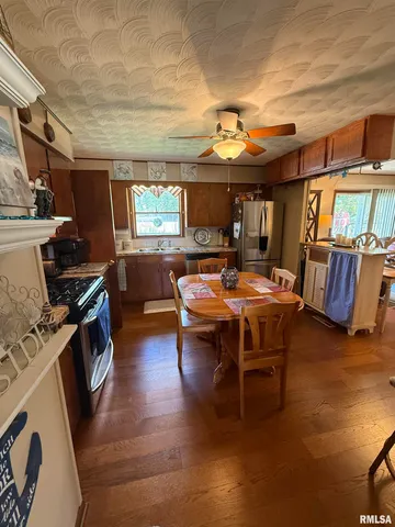 $167,400 | 411 Sunset Drive, Centralia, IL 62801