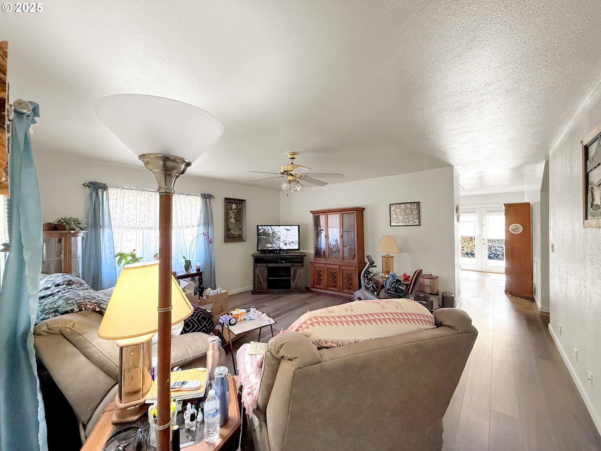 710 North 8th Street Monroe, OR 97456 - Photo 3 of 33 Living Room