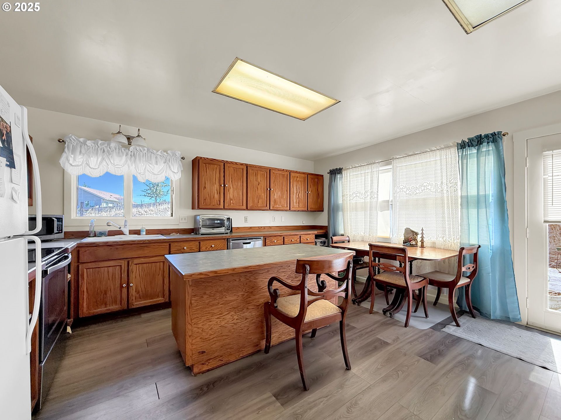 710 North 8th Street Monroe, OR 97456 - Photo 8 of 33 Kitchen/Dining Room