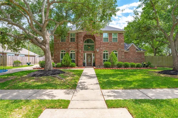 $665,000 | 409 Silverleaf Drive, Friendswood, TX 77546