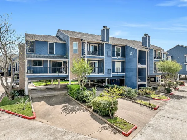 $109,900 | 18515 Egret Bay Boulevard, Unit 1003, Webster, TX 77058