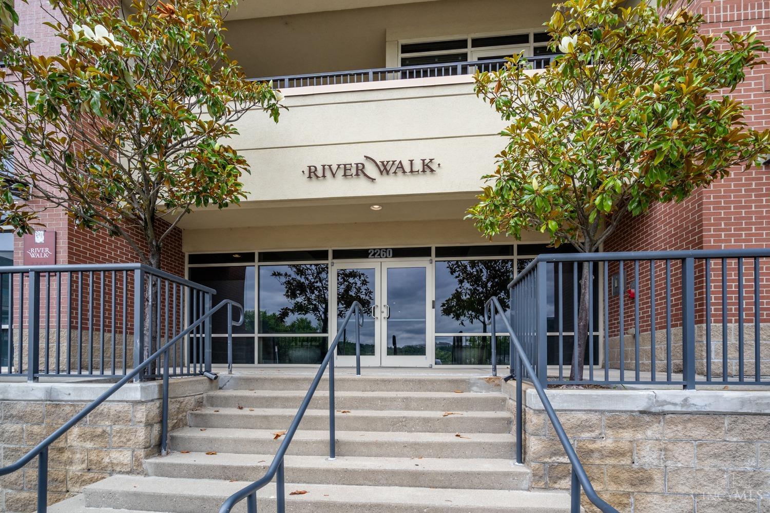 2260 Riverside Drive, Unit 401 Cincinnati, OH 45202 - Photo 1 of 29
