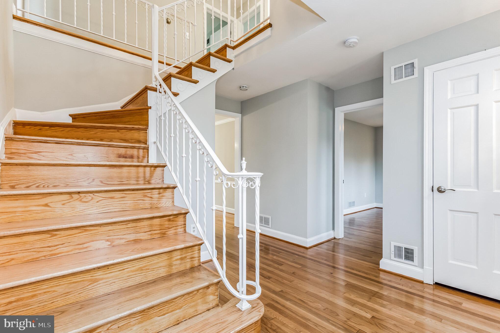 14315 Chesterfield Road Rockville, MD 20853 - Photo 5 of 33 Foyer
