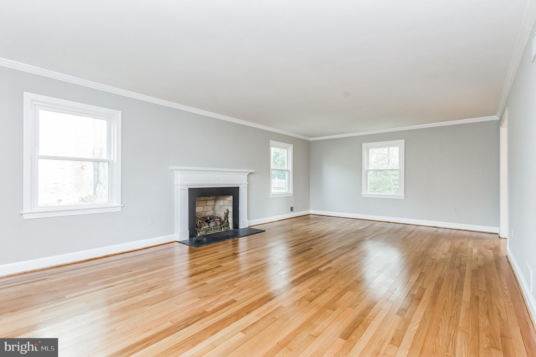14315 Chesterfield Road Rockville, MD 20853 - Photo 6 of 33 Living Room