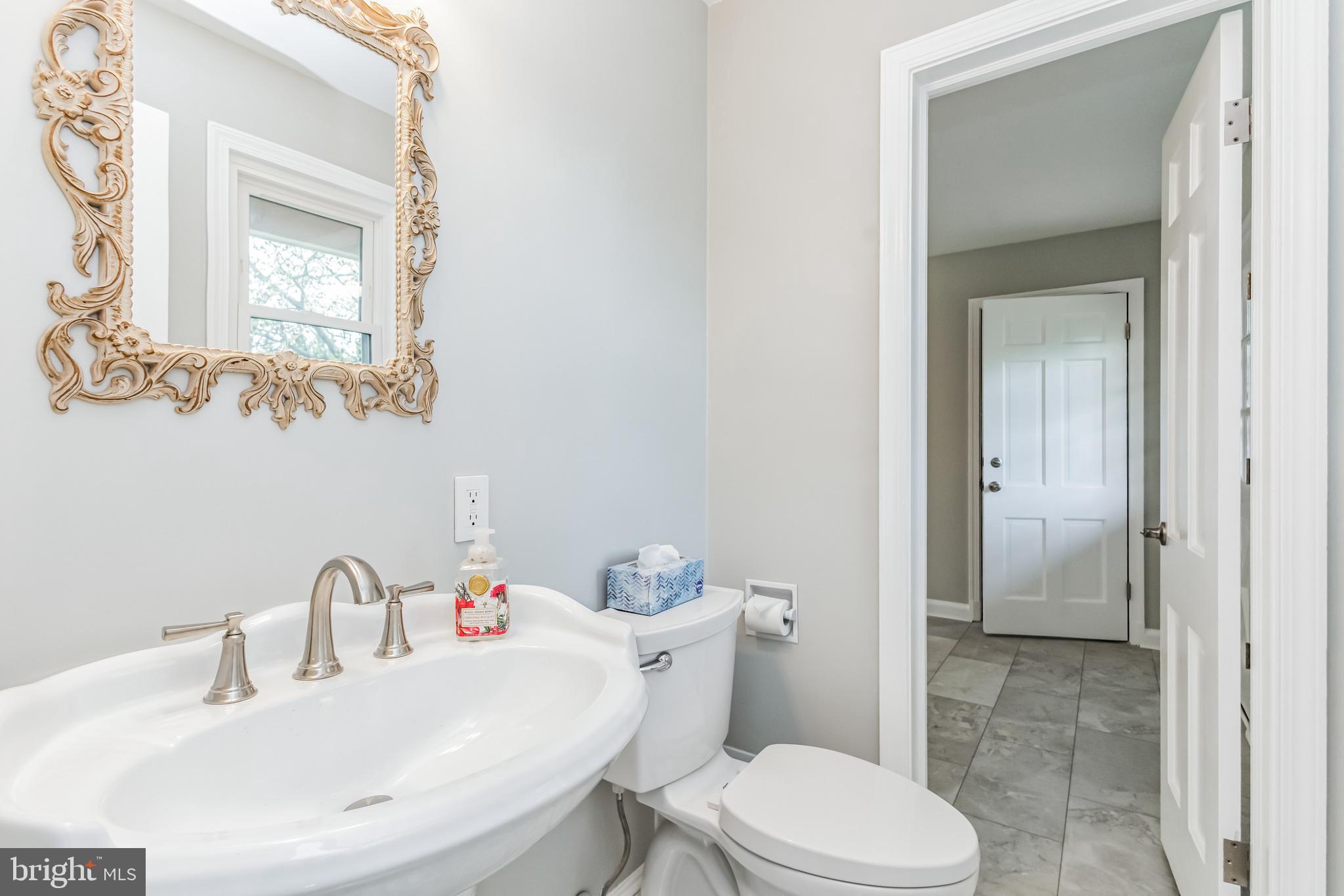 14315 Chesterfield Road Rockville, MD 20853 - Photo 10 of 33 Main Level Powder Room