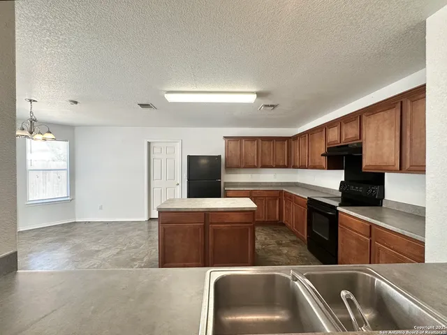 $1,675 | 2219 Mobeetie Trail, San Antonio, TX 78245