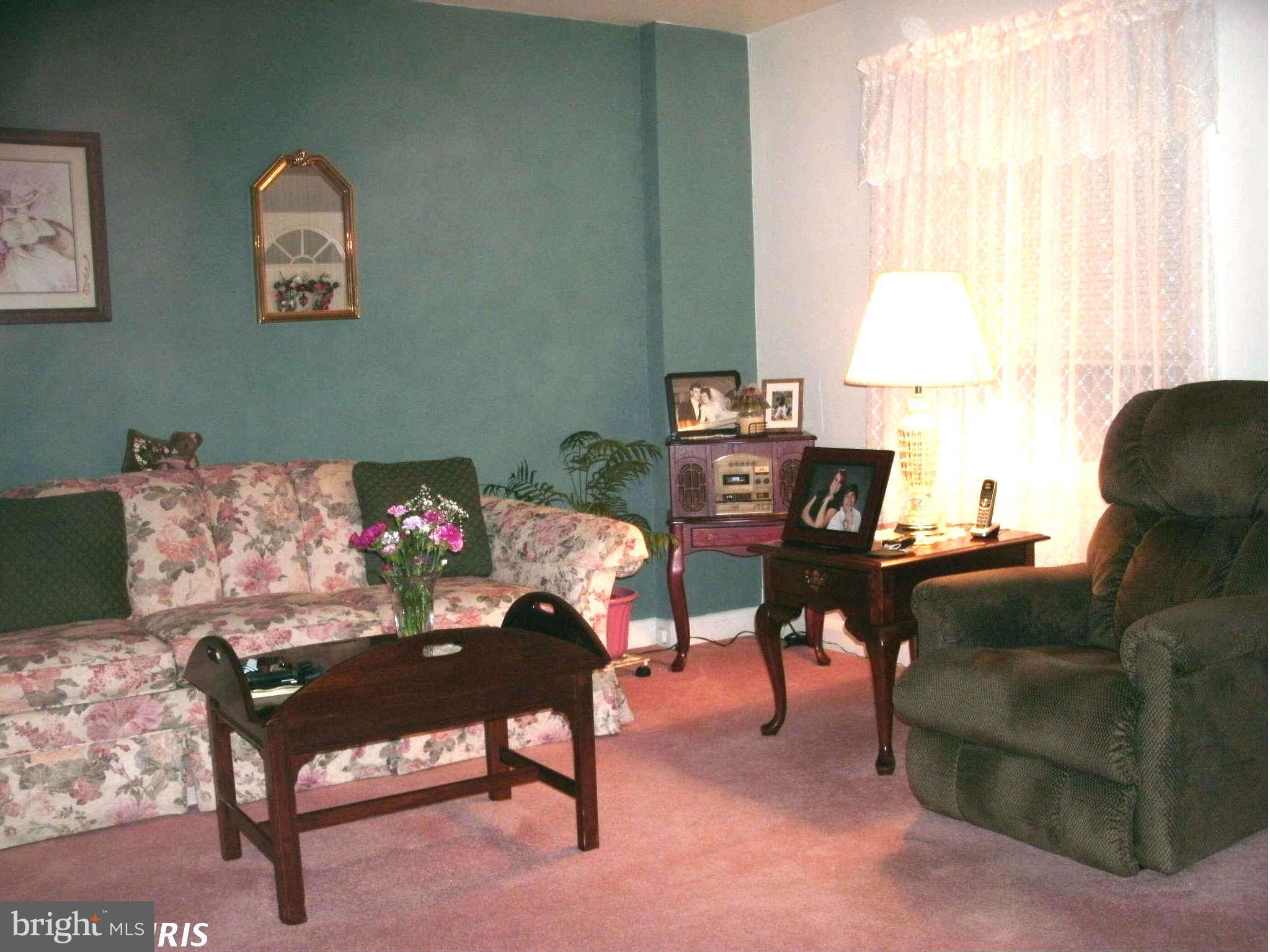 2130 Redthorn Road Baltimore, MD 21220 - Photo 4 of 21 Living Room
