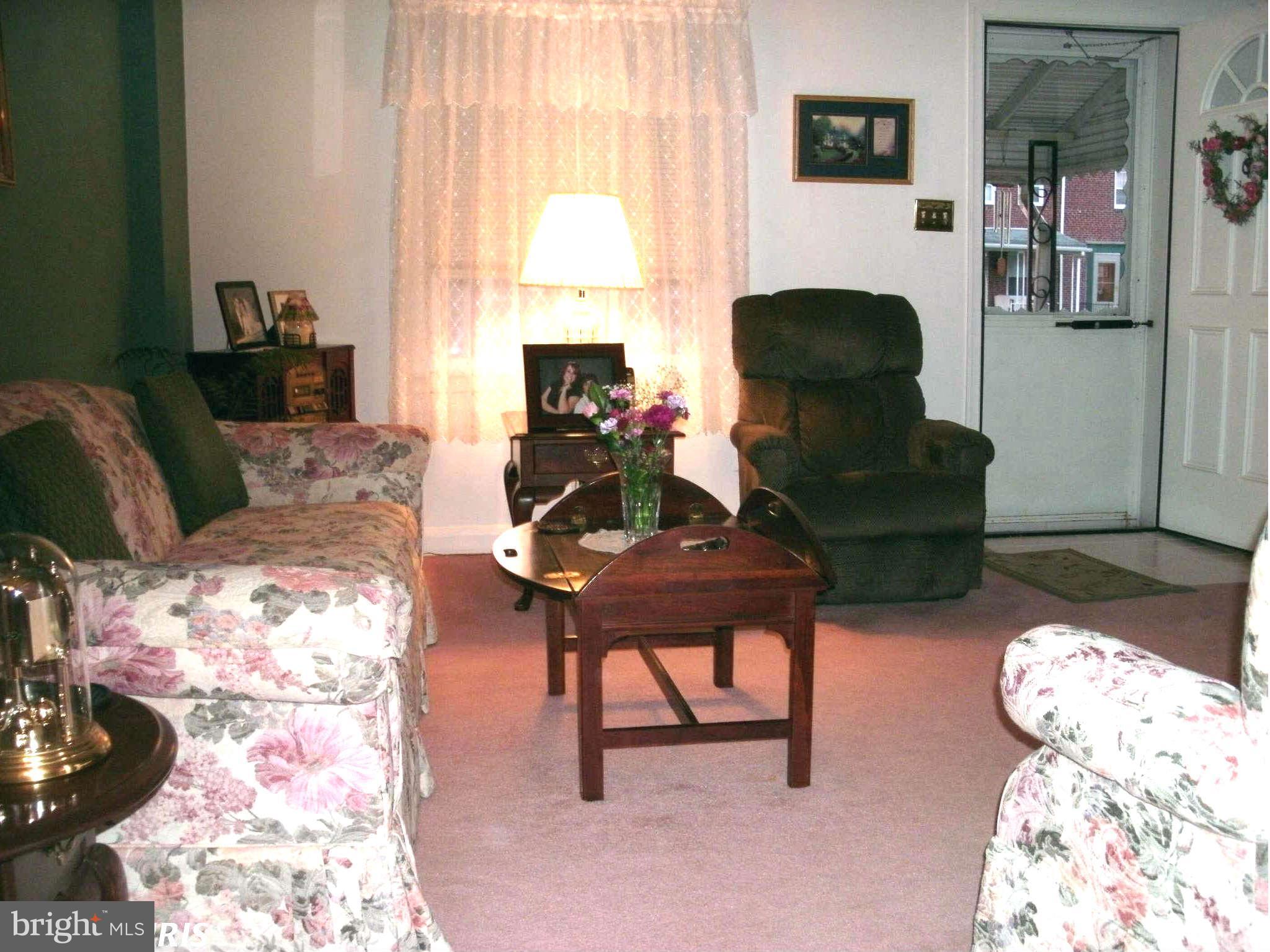 2130 Redthorn Road Baltimore, MD 21220 - Photo 5 of 21 Living Room