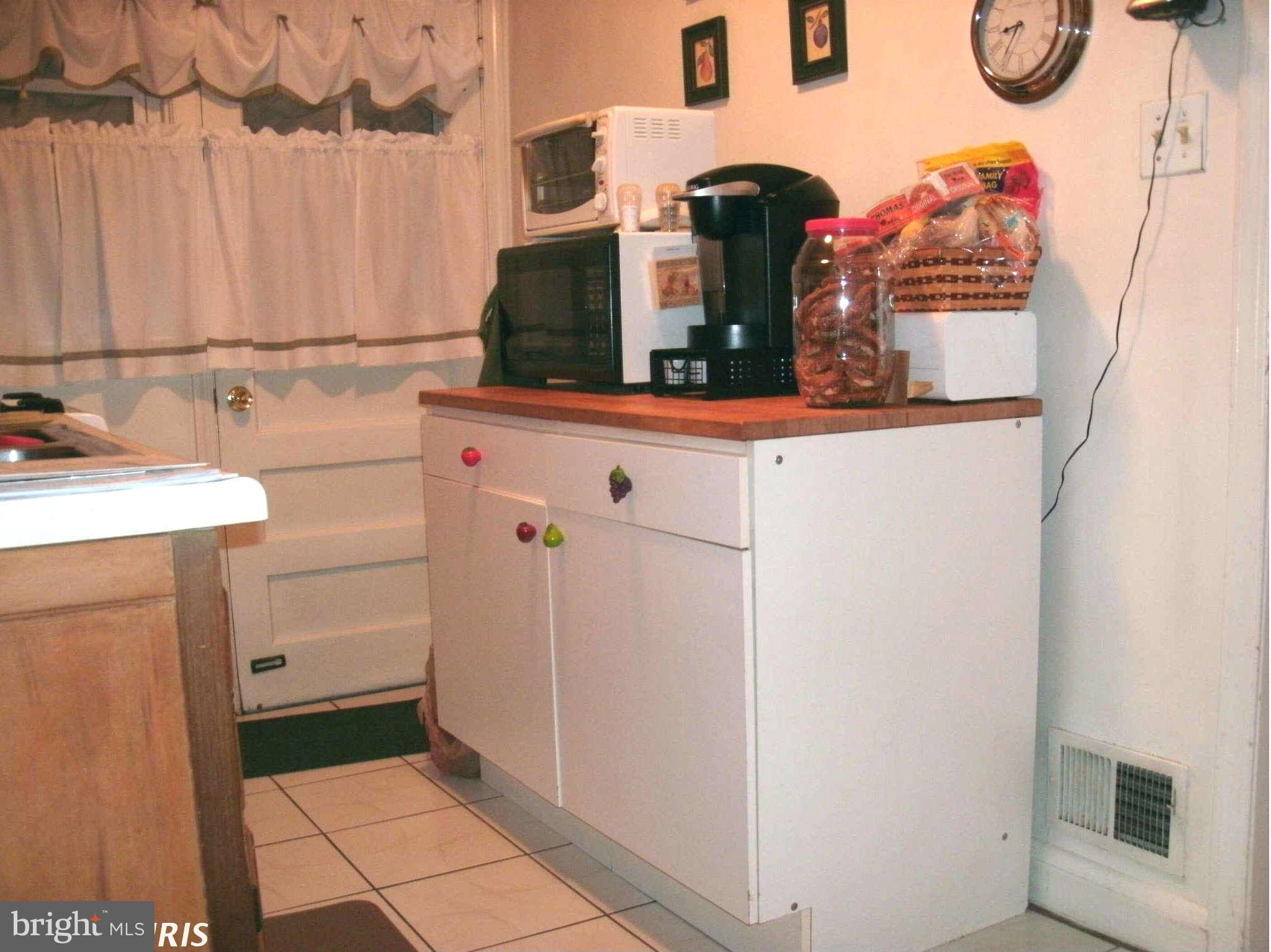 2130 Redthorn Road Baltimore, MD 21220 - Photo 8 of 21 Kitchen