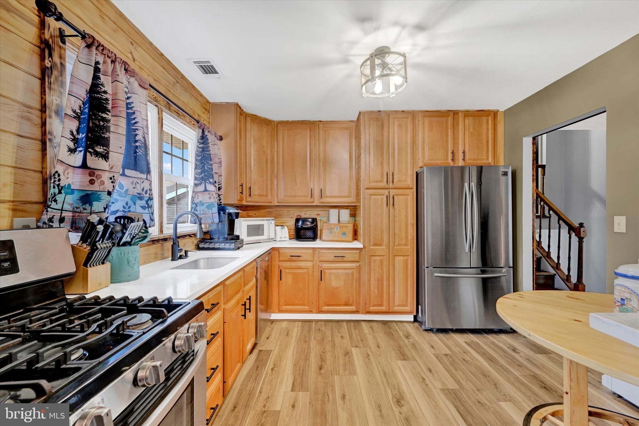 5824 Oakland Road Baltimore, MD 21227 - Photo 9 of 23