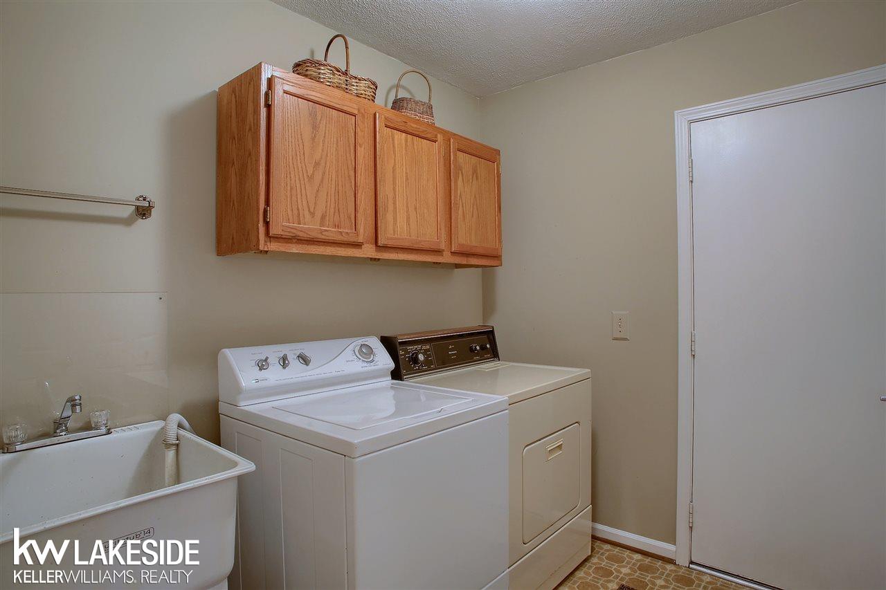 1352 Greenleaf Drive Rochester, MI 48309 - Photo 25 of 31 31338956-24.JPG