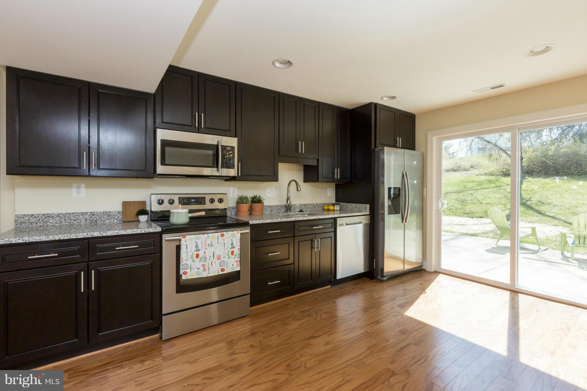 816 Smoke Tree Road Baltimore, MD 21208 - Photo 20 of 30 Kitchen