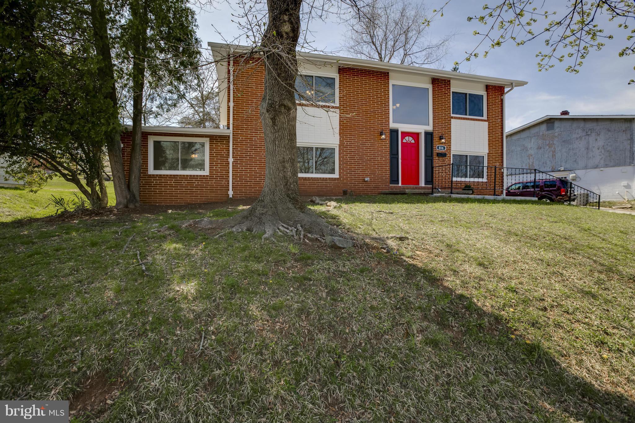 816 Smoke Tree Road Baltimore, MD 21208 - Photo 3 of 30 Exterior (Front)