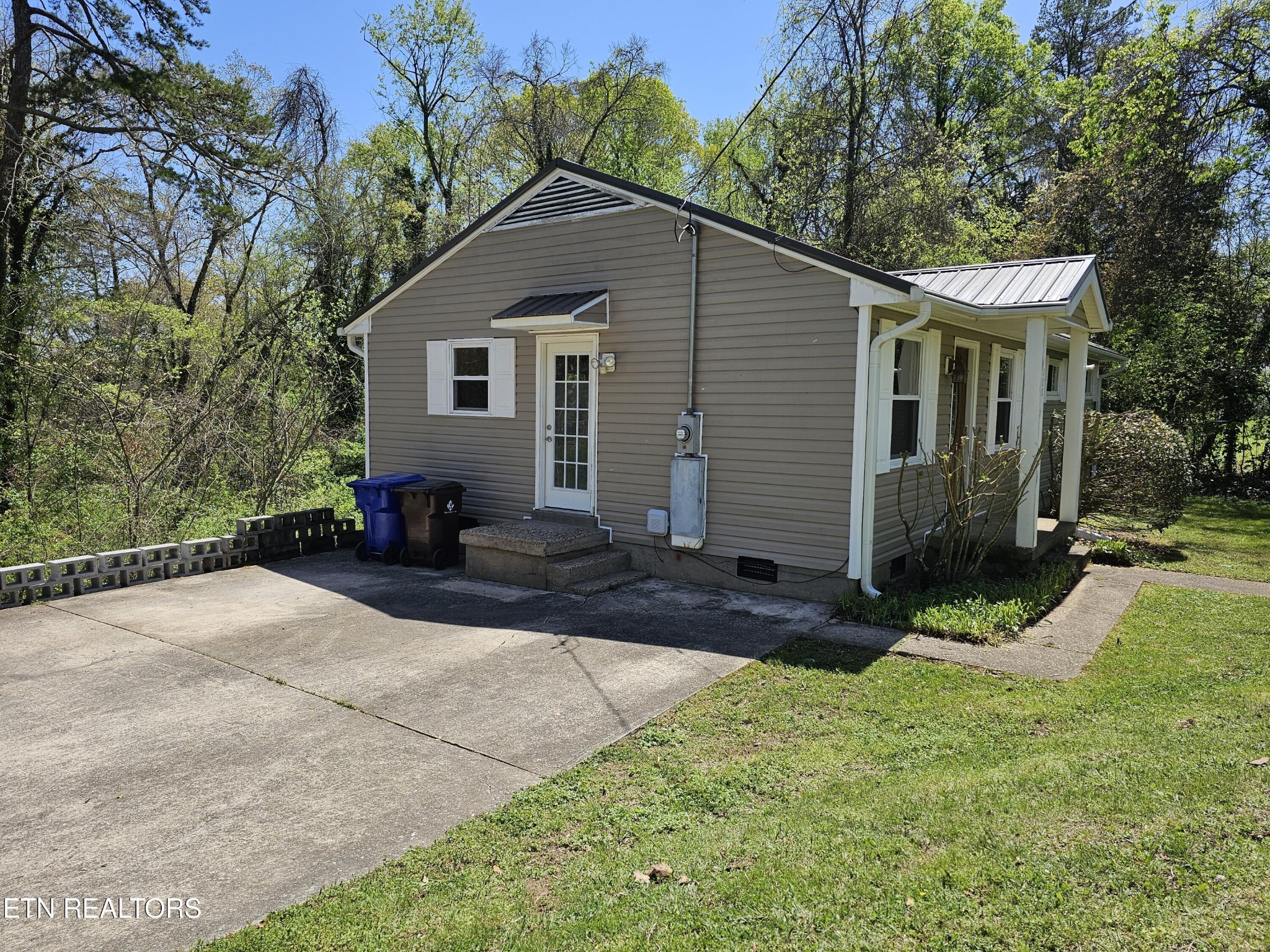 122 Alger Road Oak Ridge, TN 37830 - Photo 2 of 14