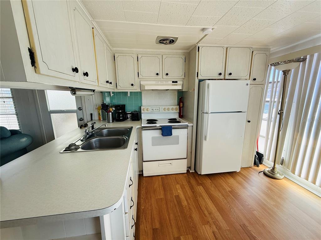 4851 West Gandy Boulevard, Unit B3L15 Tampa, FL 33611 - Photo 12 of 34