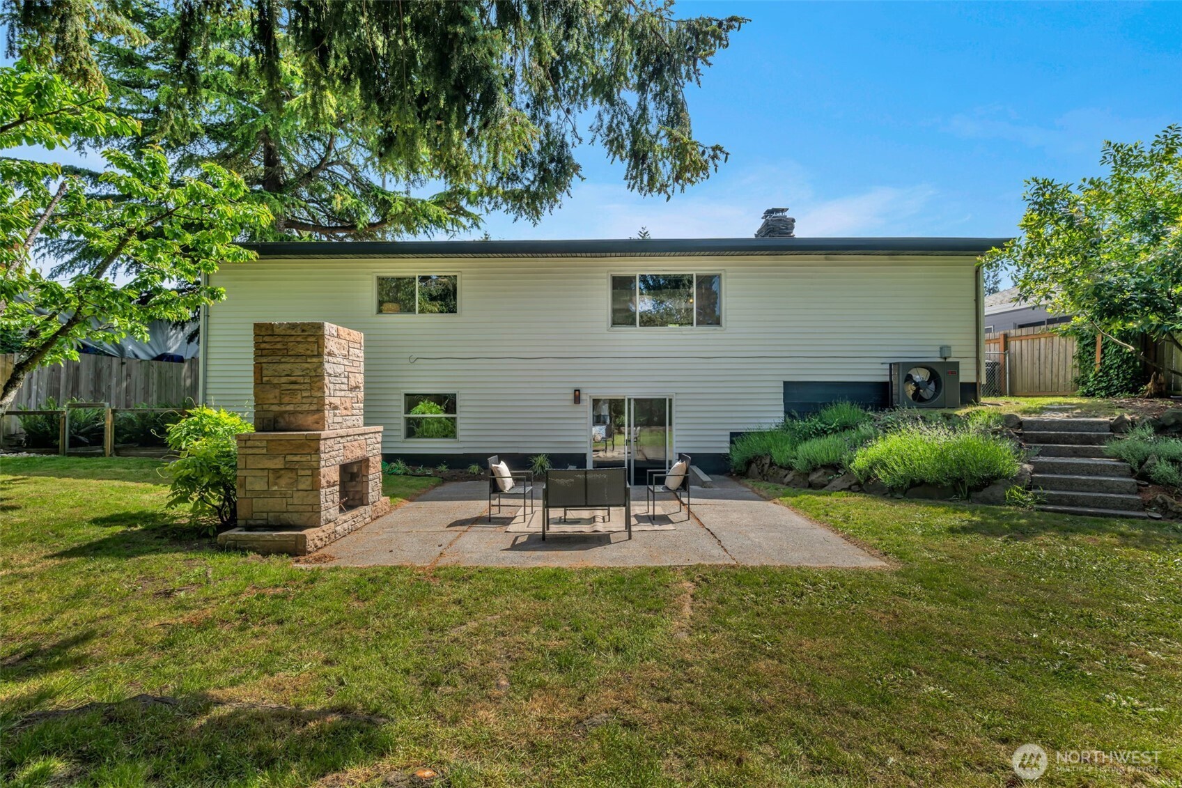11633 18th Avenue Southwest Burien, WA 98146 - Photo 2 of 40