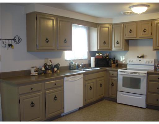 63 Profio Road McDonald, PA 15057 - Photo 5 of 18 Kitchen.