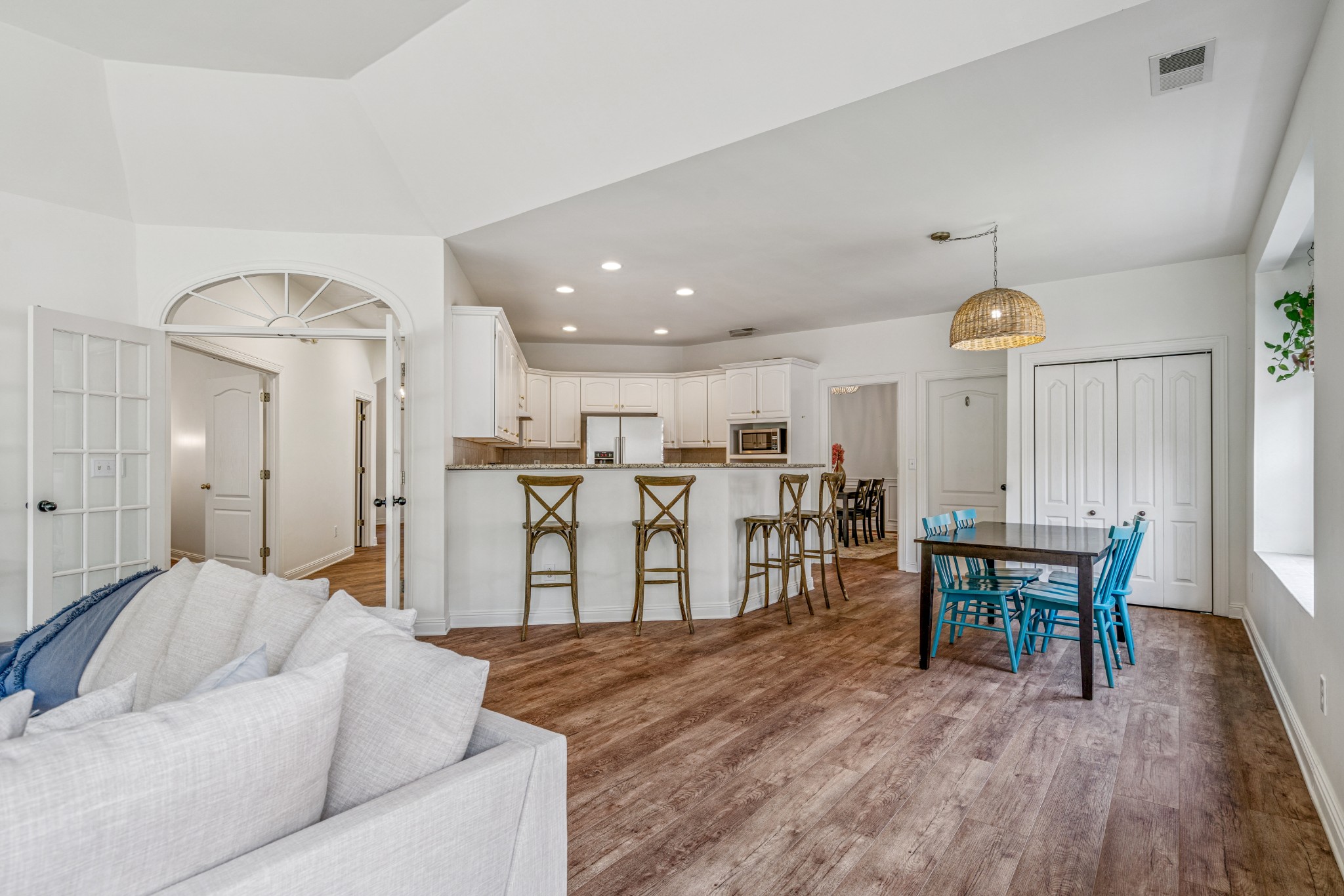 532 Bancroft Way Franklin, TN 37064 - Photo 15 of 48 a living room with furniture and kitchen view