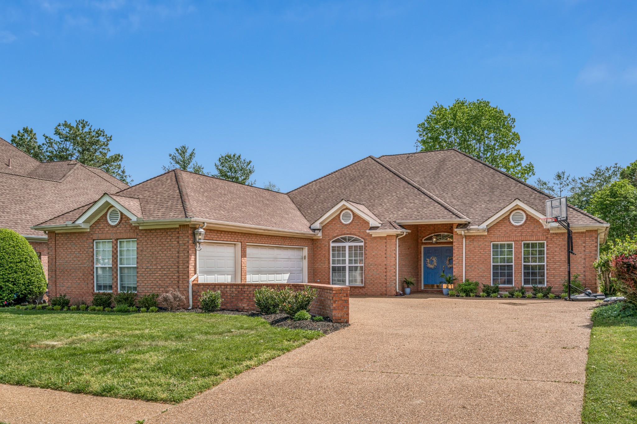532 Bancroft Way Franklin, TN 37064 - Photo 4 of 48 a front view of a house with a garden