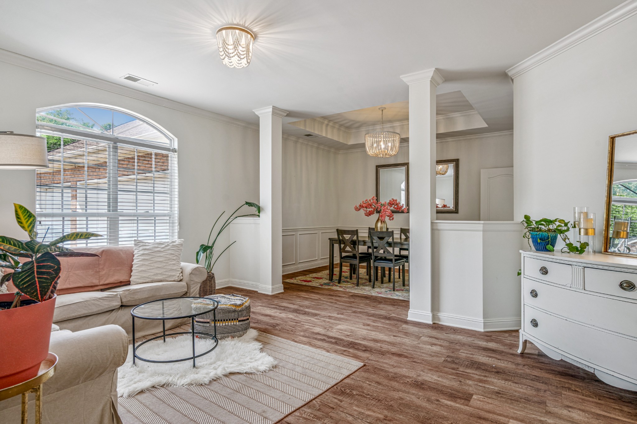 532 Bancroft Way Franklin, TN 37064 - Photo 6 of 48 a living room with furniture