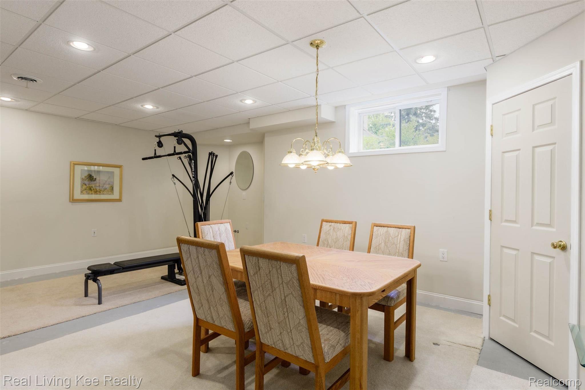 4040 Patricia Court Rochester, MI 48306 - Photo 29 of 38 4040 Patricia Ct-36.jpg