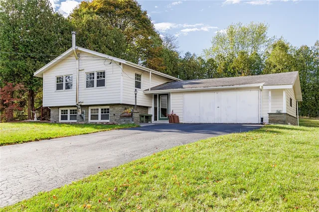 $320,000 | 1803 Middle Road, Rush, NY 14543