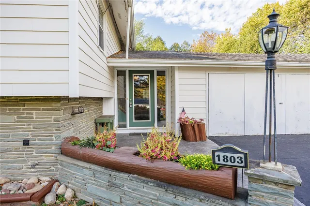 $320,000 | 1803 Middle Road, Rush, NY 14543