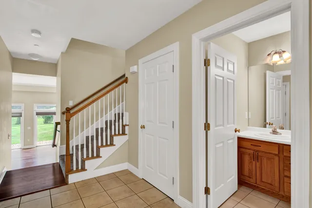 $3,200 | 8 Deborah Lane, Dover, NH 03820