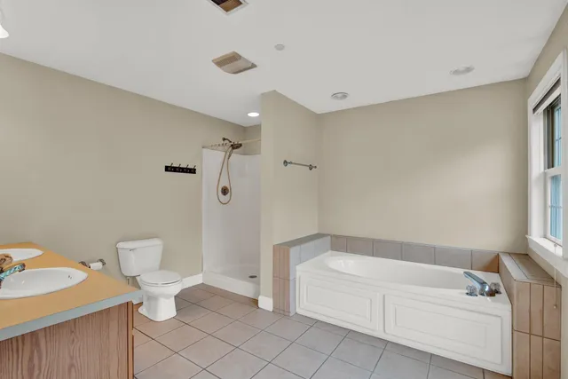 $3,200 | 8 Deborah Lane, Dover, NH 03820