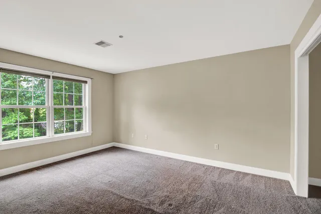 $3,200 | 8 Deborah Lane, Dover, NH 03820