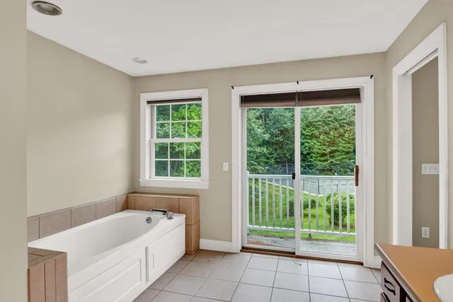 $3,200 | 8 Deborah Lane, Dover, NH 03820