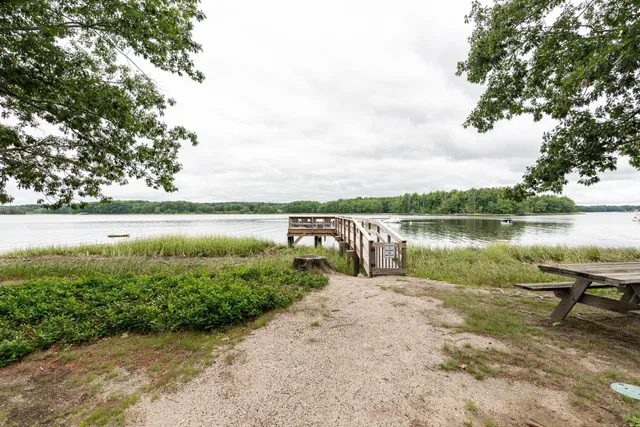 $3,200 | 8 Deborah Lane, Dover, NH 03820