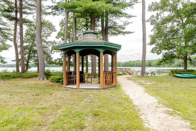 $3,200 | 8 Deborah Lane, Dover, NH 03820