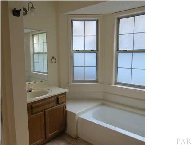 10023 Foxrun Road Pensacola, FL 32514 - Photo 10 of 20 Gallery Image 10