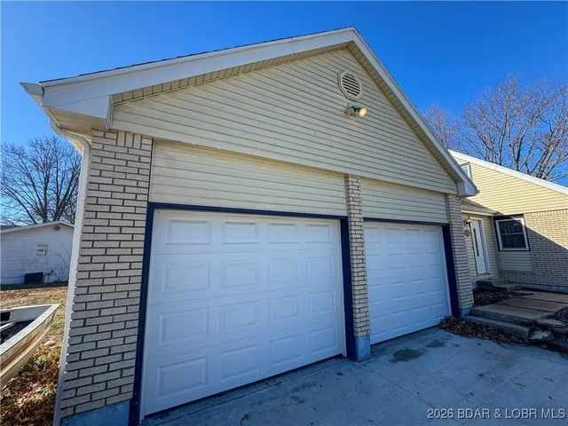 $299,900 | 617 Breckenridge Drive, Tipton, MO 65081