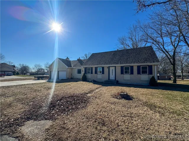$299,900 | 617 Breckenridge Drive, Tipton, MO 65081