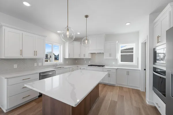 $735,339 | 7459 Waters Edge Avenue, Shakopee, MN 55379