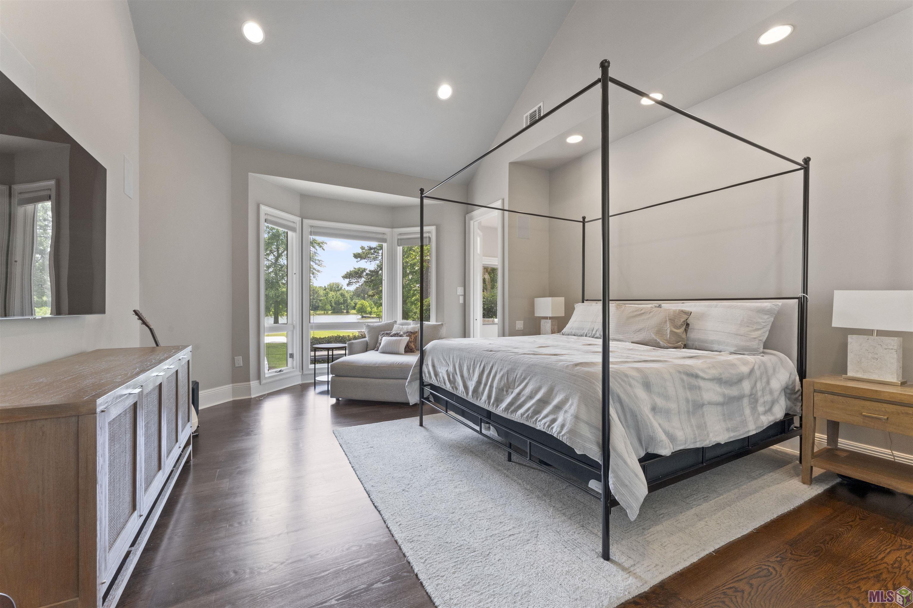 18946 Lake Harbour Avenue Baton Rouge, LA 70816 - Photo 14 of 39 Master Bedroom