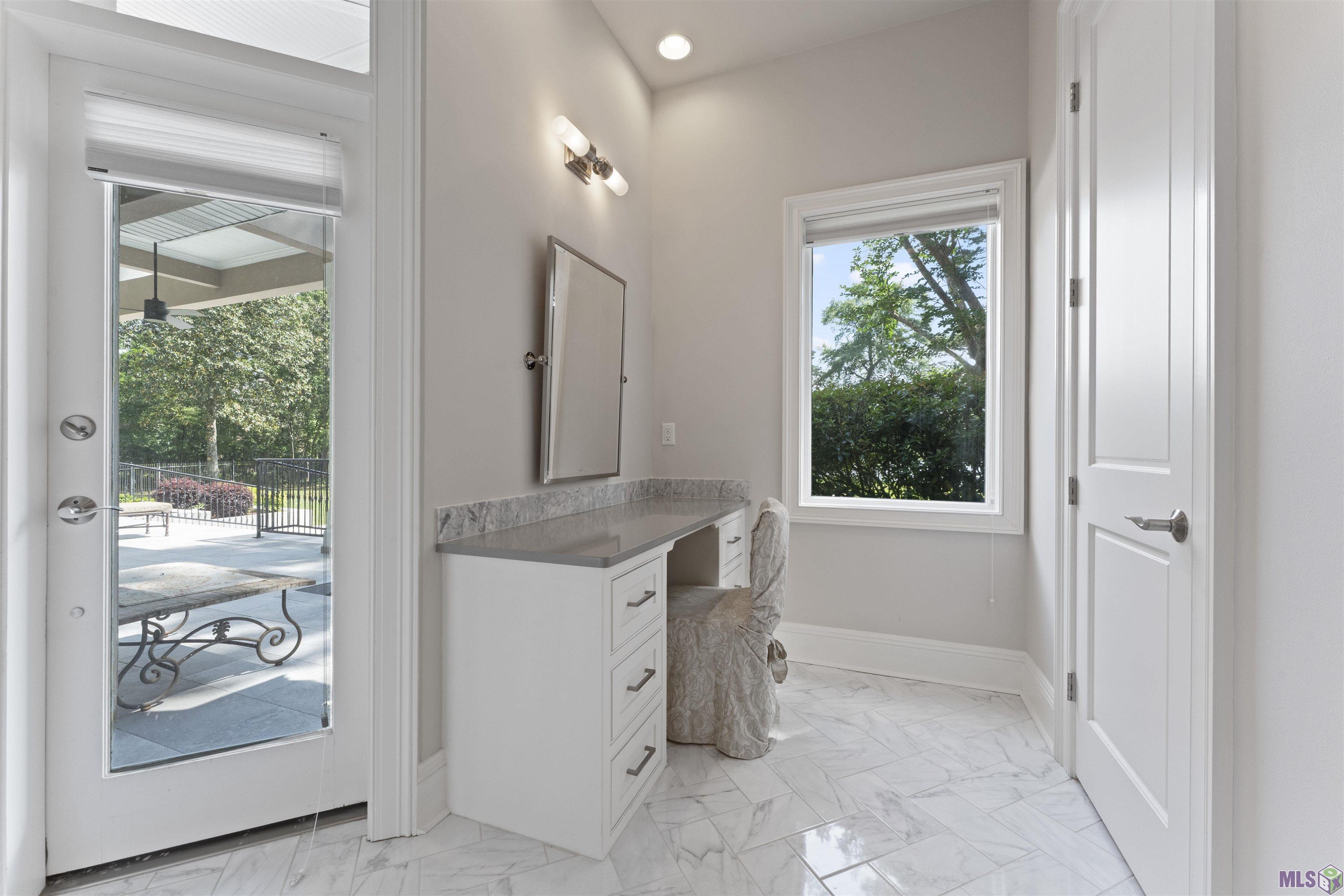 18946 Lake Harbour Avenue Baton Rouge, LA 70816 - Photo 20 of 39 Dressing Vanity