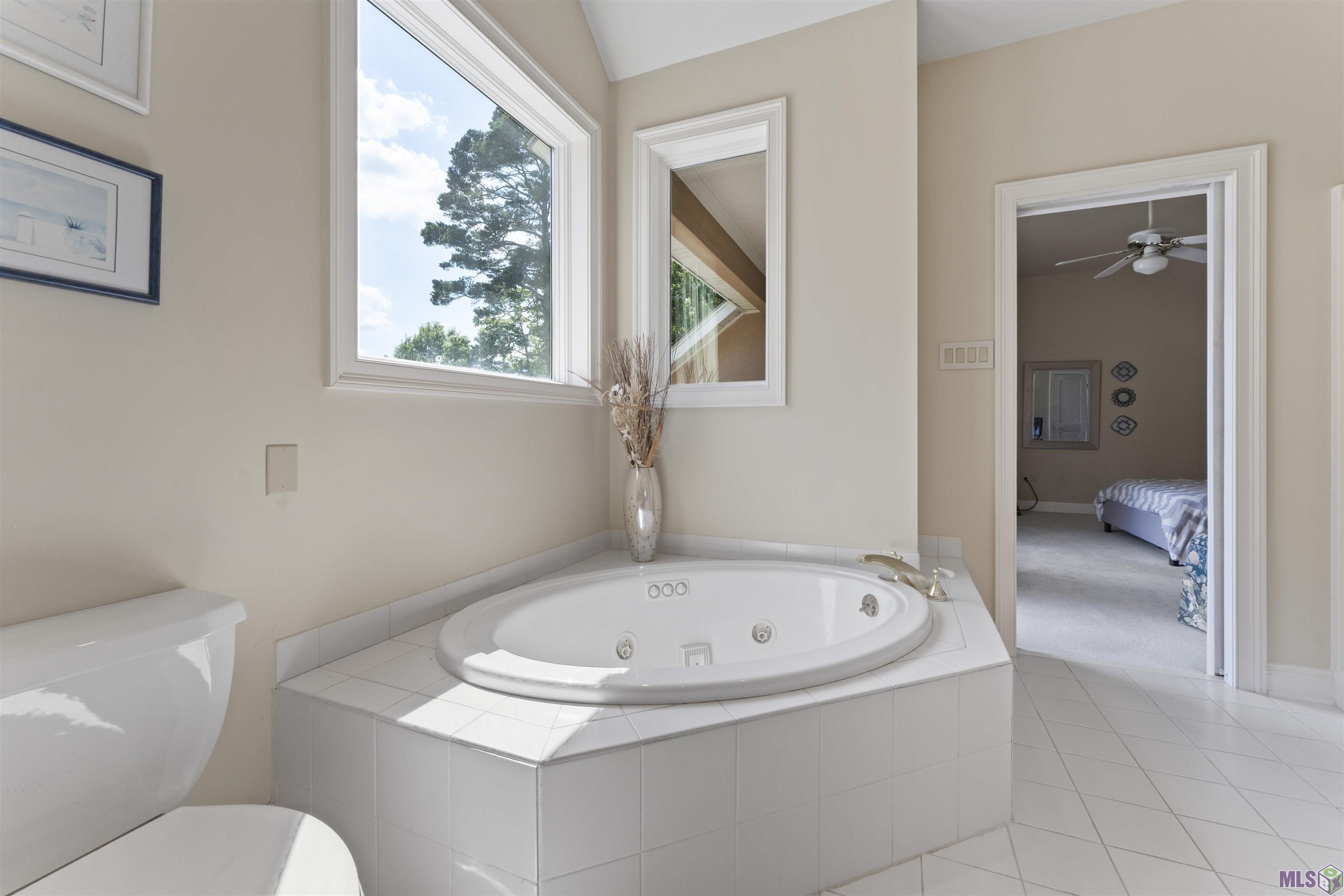 18946 Lake Harbour Avenue Baton Rouge, LA 70816 - Photo 24 of 39 Bedroom 4 ensuite bath