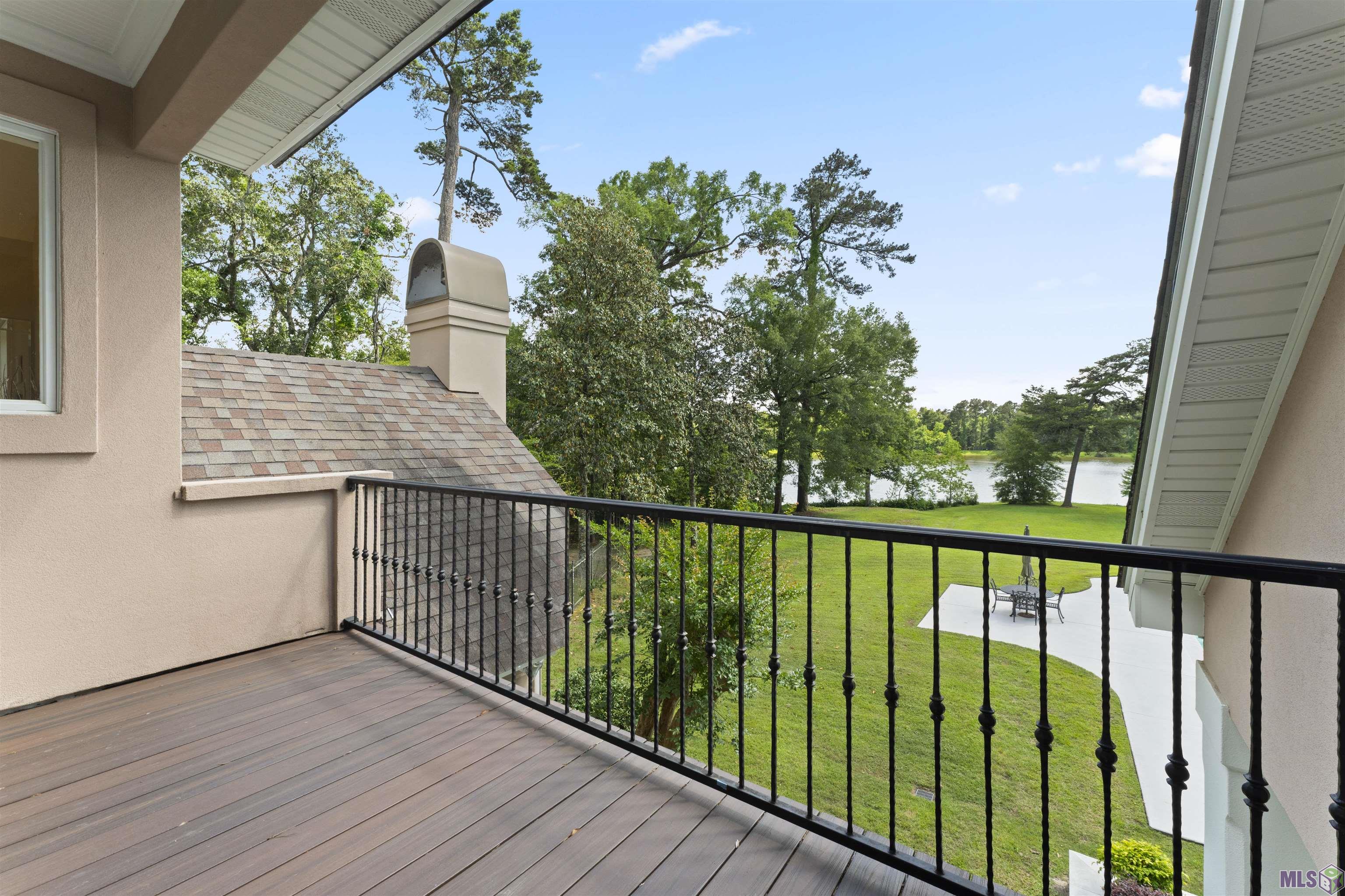 18946 Lake Harbour Avenue Baton Rouge, LA 70816 - Photo 25 of 39 Upstairs patio/deck