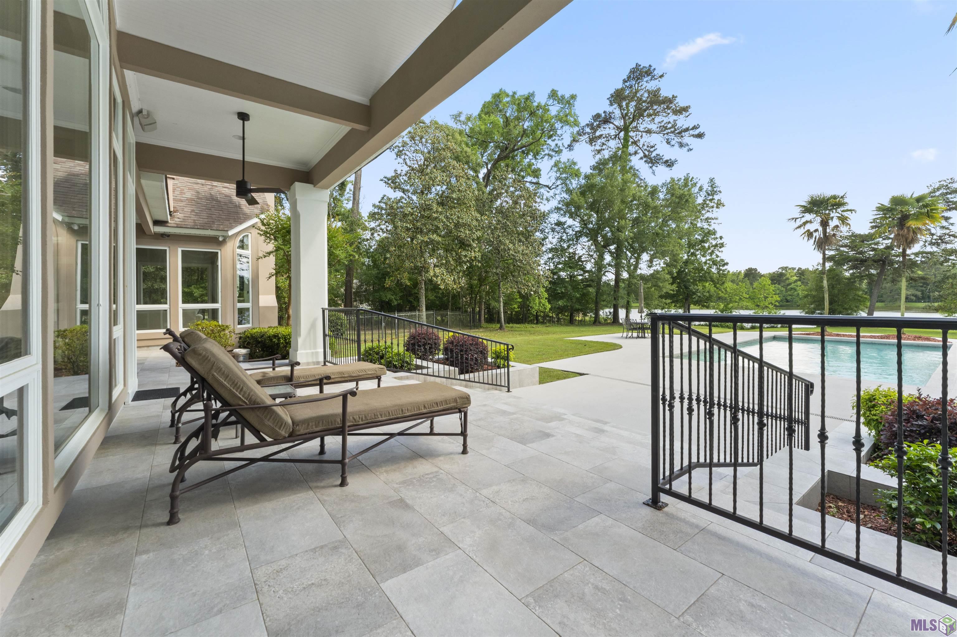 18946 Lake Harbour Avenue Baton Rouge, LA 70816 - Photo 28 of 39 Back patio