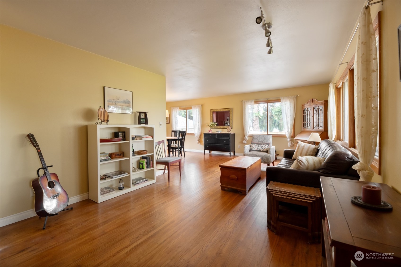 973 Koontz Road Chehalis, WA 98532 - Photo 12 of 25 a living room with furniture and a wooden floor